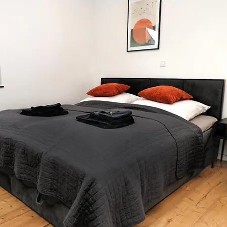 Lightplace • Grosse • 3 Schlafzimmer • Boxspring • Smart Tv • Biergarten • Restaurant