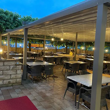 Appartamento Lightplace • Grosse • 3 Schlafzimmer • Boxspring • Smart Tv • Biergarten • Restaurant *