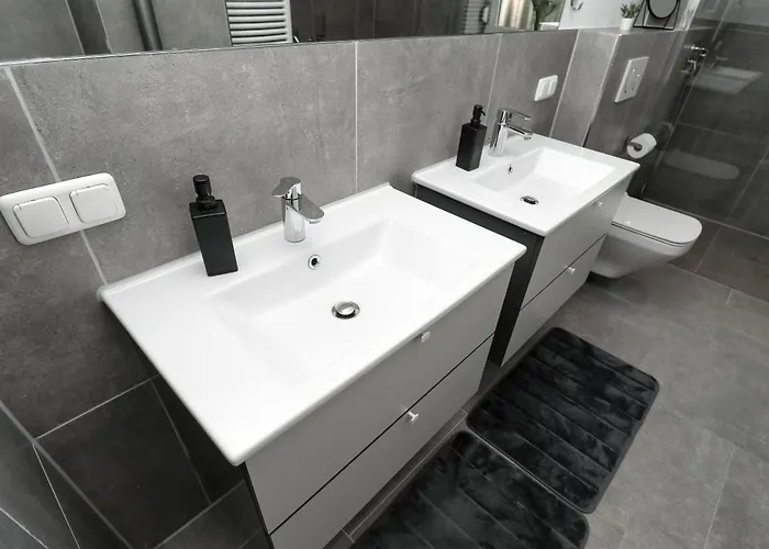 Lightplace • Grosse • 3 Schlafzimmer • Boxspring • Smart Tv • Biergarten • Restaurant Apartman