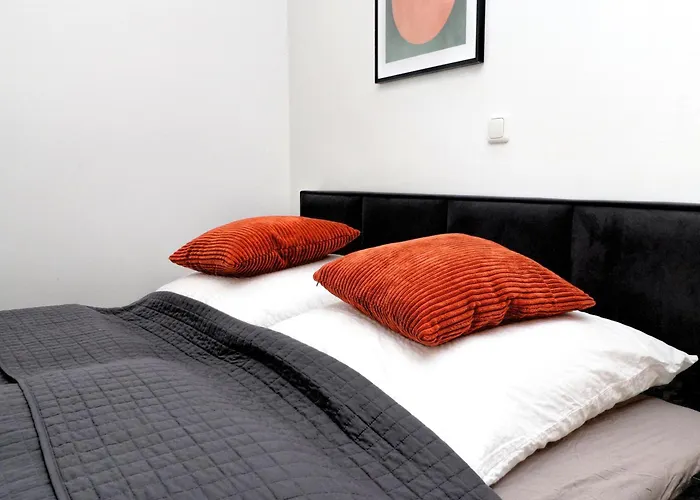 Lightplace • Grosse • 3 Schlafzimmer • Boxspring • Smart Tv • Biergarten • Restaurant Apartman *